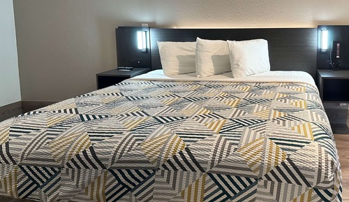 Standard Room, 1 King Bed, Accessible, Non Smoking