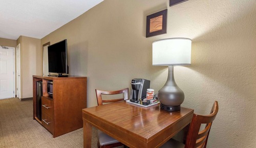 Room, 1 Queen Bed, Accessible, Non Smoking (Roll-In Shower)