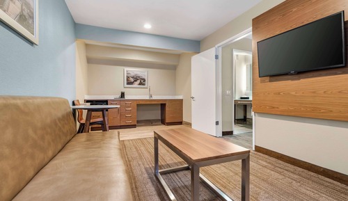 Standard Room, 1 Queen Bed, Accessible, Non Smoking (1st Floor;Living Room;Pet Friendly)