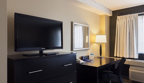Suite, Multiple Beds, Pool View
