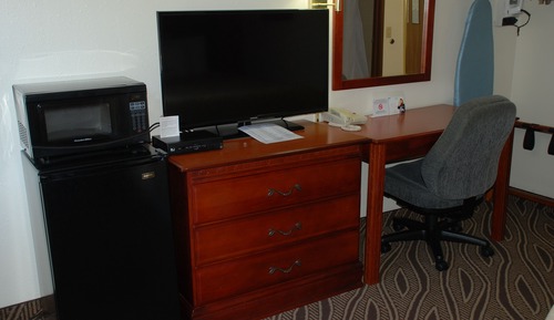 Suite, 1 Queen Bed, Refrigerator & Microwave