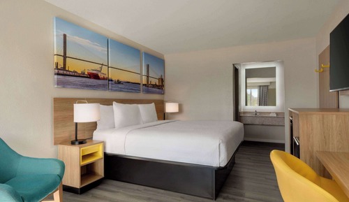 Deluxe Room, 1 King Bed, Smoking