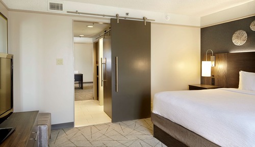 Suite, 1 King Bed, Non Smoking, Corner