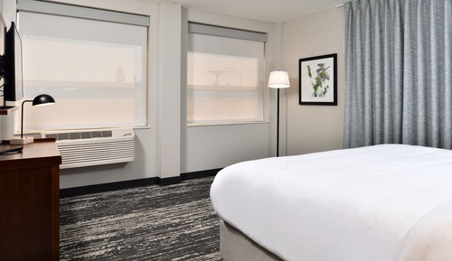 Room, 1 King Bed (Mobility/Hearing Access, Roll-In Shwr)
