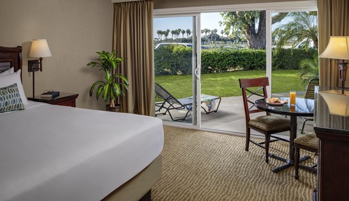 Standard Room, 1 King Bed, Garden View (Resort King)
