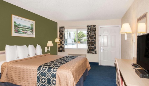 Standard Room, 1 King Bed, Non Smoking