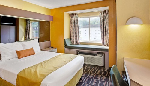 Standard Room, 1 Queen Bed