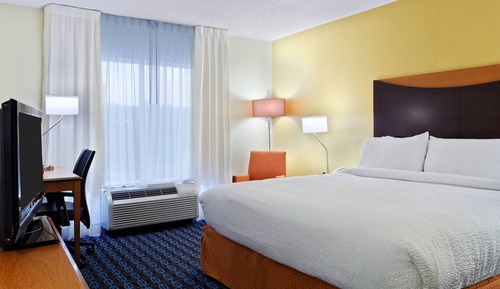 Room, 1 King Bed, Non Smoking (Mobility/Hearing Accessible, Tub)