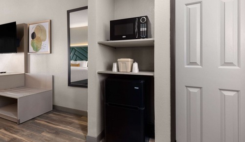 Room, 1 King Bed, Accessible, Non Smoking (Hearing)