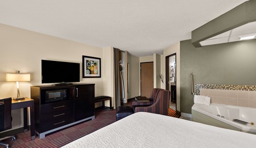 Standard Room, 1 Queen Bed, Non Smoking, Jetted Tub