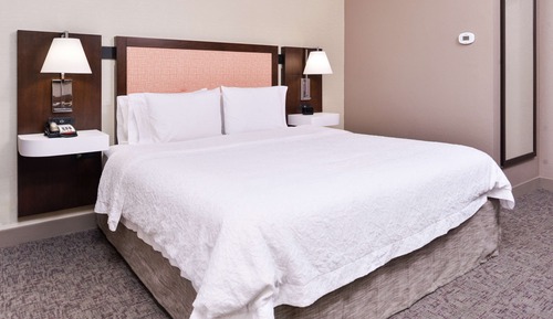 One Queen Bed, Non-Smoking, Accessible