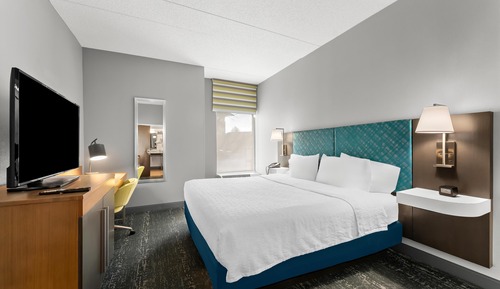 Suite, 1 King Bed, Accessible, Non Smoking