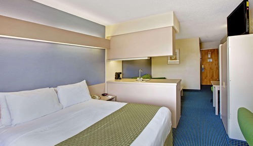 Standard Room, 1 Queen Bed, Accessible