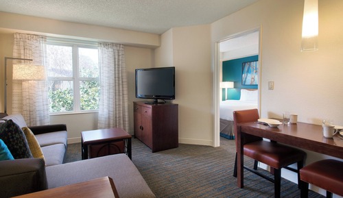 Suite, 1 Queen Bed with Sofa bed (Mobility/Hearing Accessible, Tub)