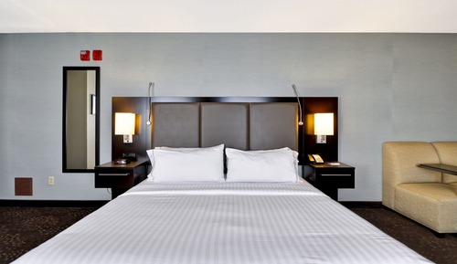 Suite, 1 Bedroom (1 King Bed, 2 Queen Beds)