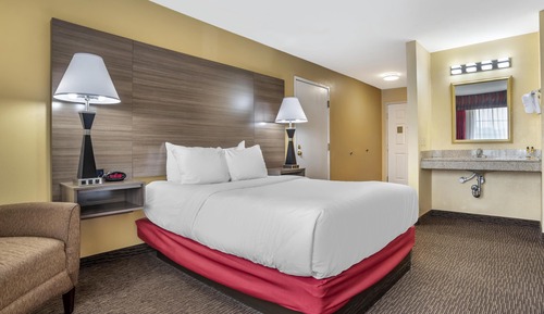 Standard Room, 1 Queen Bed, Accessible, Refrigerator & Microwave