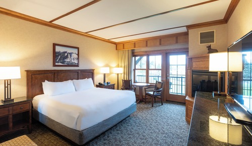 Premium Room, 1 King Bed, Jetted Tub, Lake View