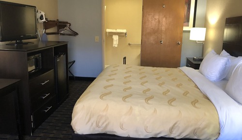 1 King Bed, Smoking