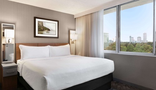 Suite, 1 King Bed (Skyline View)