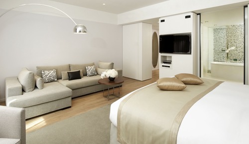 Suite, 1 King Bed with Sofa bed (Prestige)