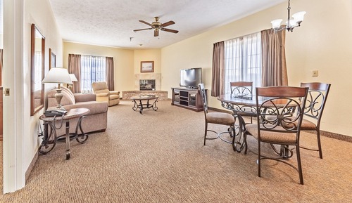 Double Queen Family Suite