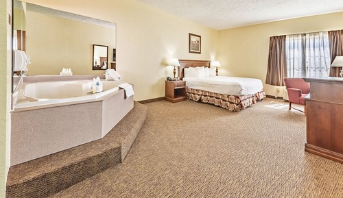 Single King Jacuzzi Suite