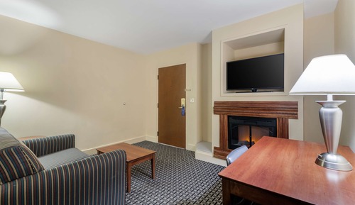 Suite, 1 Queen Bed, Non Smoking, Refrigerator & Microwave (with Sofabed)