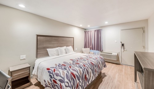 Deluxe Room, 1 King Bed, Accessible, Non Smoking