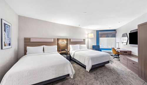 Suite, 2 Queen Beds, Kitchenette