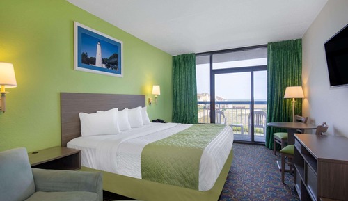 Standard Room, 1 King Bed, Non Smoking, Partial Ocean View (No Pets)