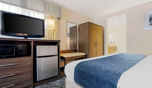 Suite, 1 King Bed, Non Smoking, Refrigerator & Microwave