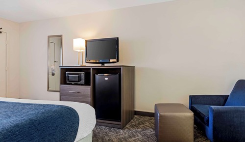 Standard Room, 1 King Bed, Accessible, Non Smoking