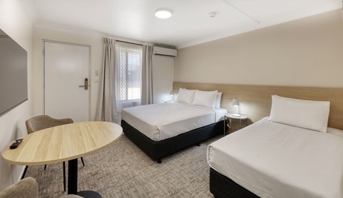 Essential Queen Room