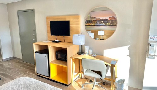 Standard Room, 1 King Bed