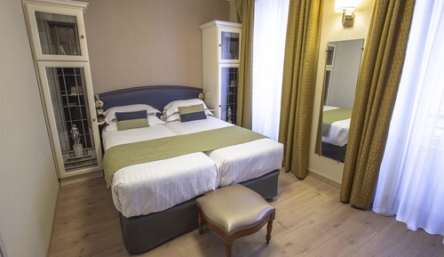 Comfort Room, 2 Twin Beds, Non Smoking (Eiffel Tower View)