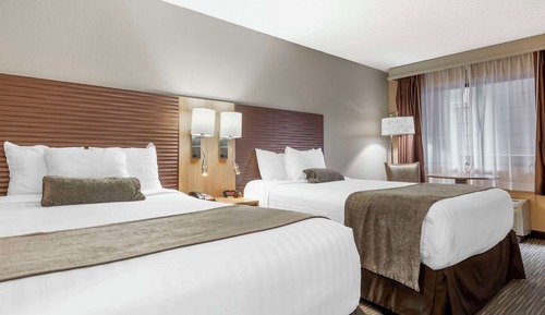 Standard Room, 2 Double Beds, Accessible, Bathtub