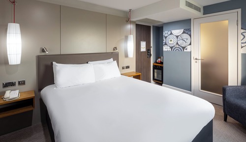 Standard Room, 1 Queen Bed