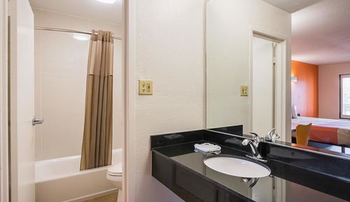 Standard Room, 1 King Bed, Accessible, Non Smoking