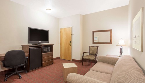 Suite, 1 King Bed, Non Smoking (One-Bedroom)