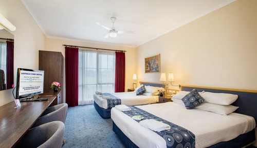 Family Room, 2 Queen Beds, Refrigerator & Microwave, Garden View