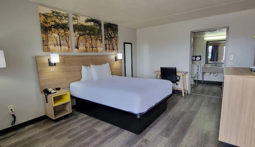 Standard Room, 1 Queen Bed, Accessible
