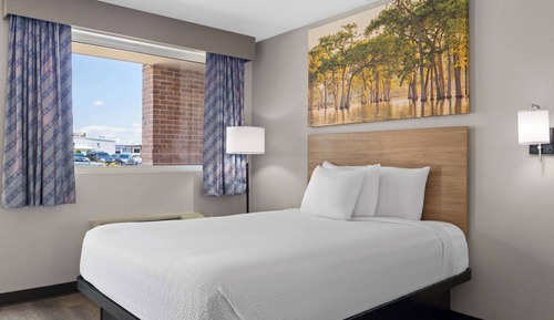 Standard Room, 1 Queen Bed