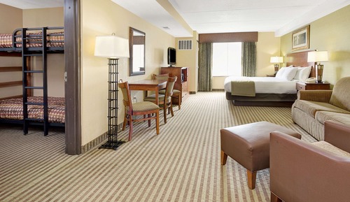 Suite, Multiple Beds, Non Smoking (One-Bedroom)