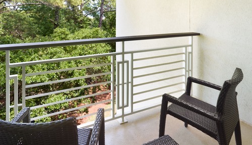Room, 1 King Bed, Non Smoking, Balcony (Mobility/Hearing Accessible, Tub)