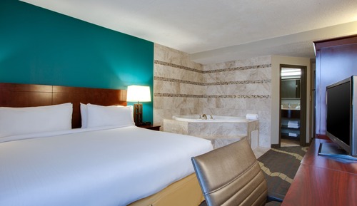 Standard Room, 1 King Bed, Jetted Tub