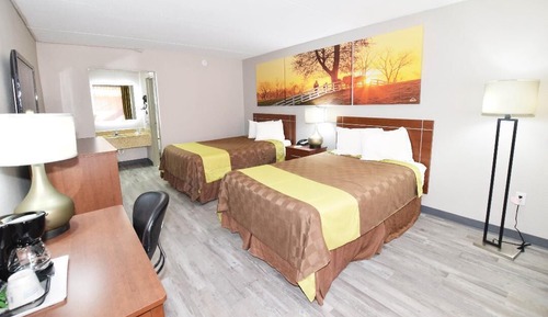 Room, 2 Double Beds, Pool View, Courtyard Area (NonSmoking)