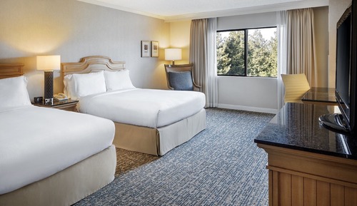 Room, 2 Queen Beds, Accessible, Bathtub