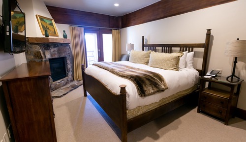 Deluxe Room, 1 King Bed, Fireplace
