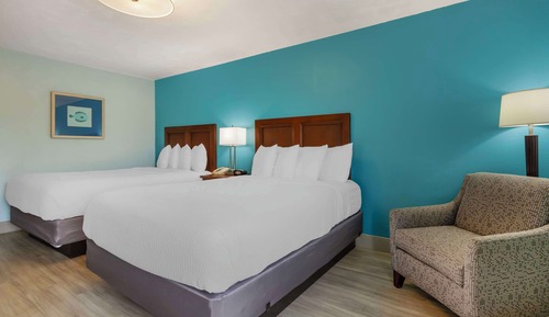 Standard Room, 2 Queen Beds, Accessible, Bathtub