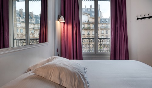 Double room with Arc de Triomphe view 